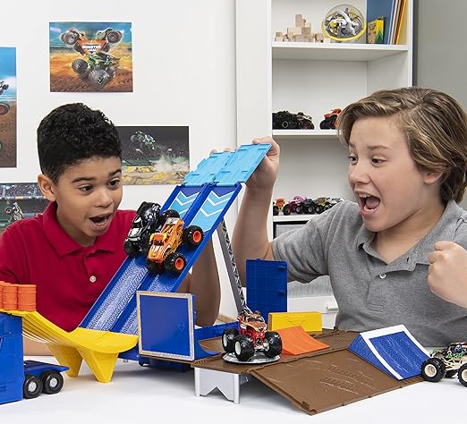 Monster Jam 1:64 Hauler Playset-6058258