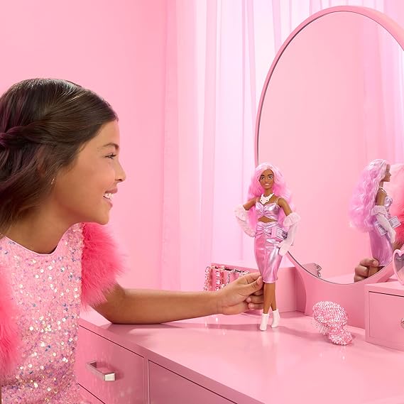 Barbie Barbiecore Deluxe Fashionistas  Curvy -HYV25